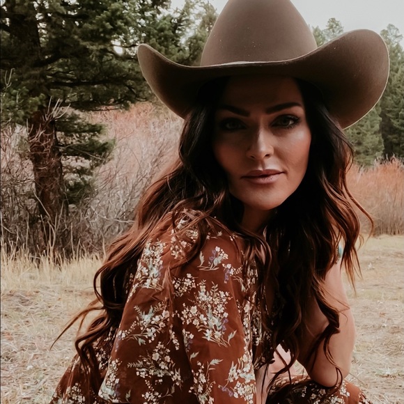 Meet your Posher, Alysha - Picture 1 of 1